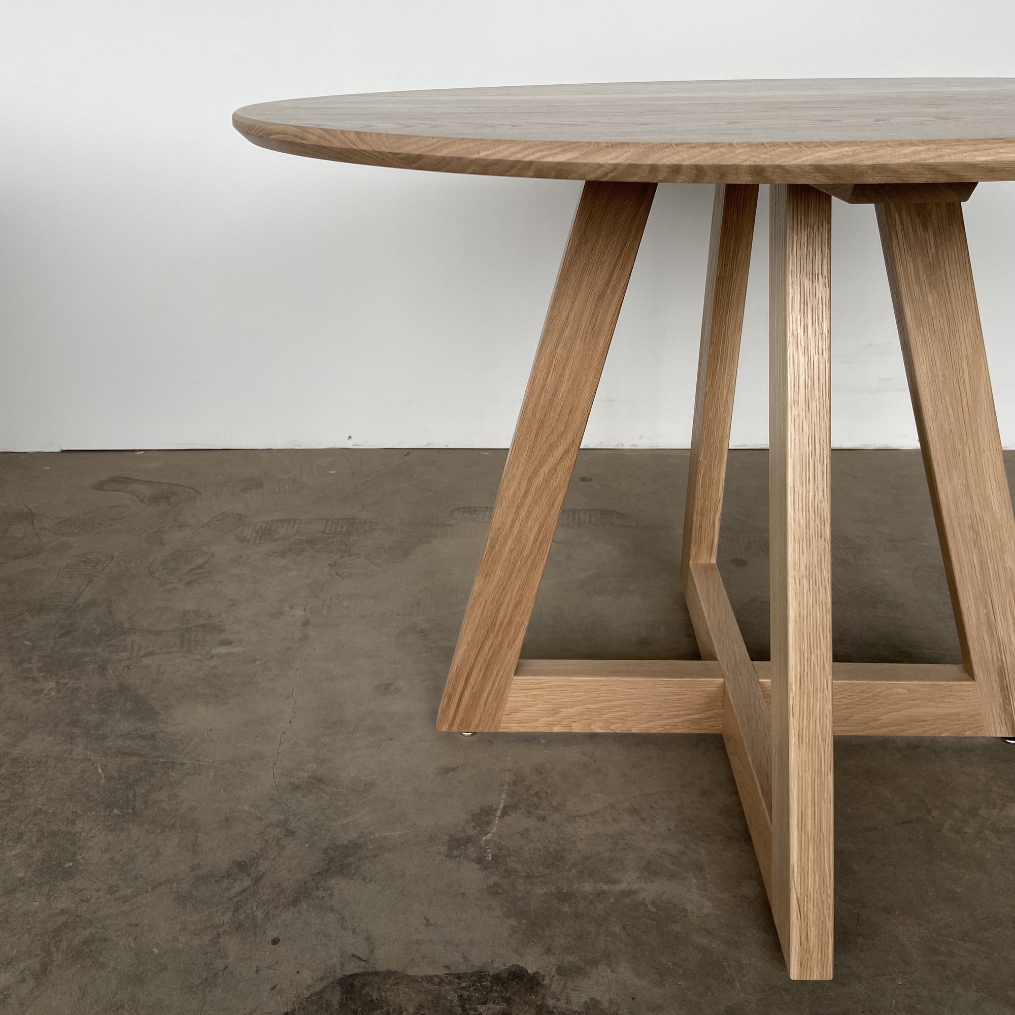 round wood dining table